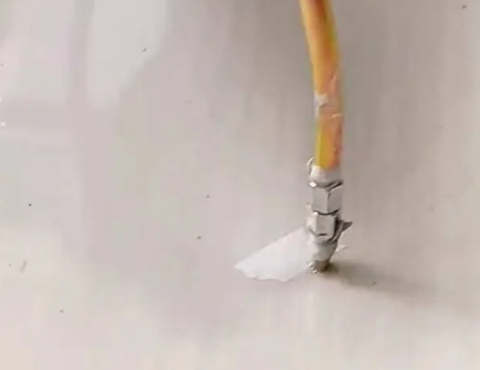 荆门市瓷砖空鼓维修公司专业解答在瓷砖铺贴过程中，如果使用的砂料过粗（如全部使用了粗砂），可能会导致以下问题